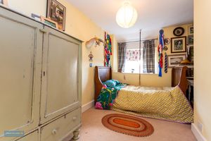 Pond Cottage - Bedroom- click for photo gallery